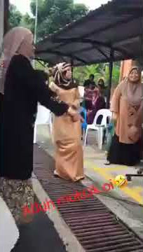 Viral makcik bawang seronok!!!