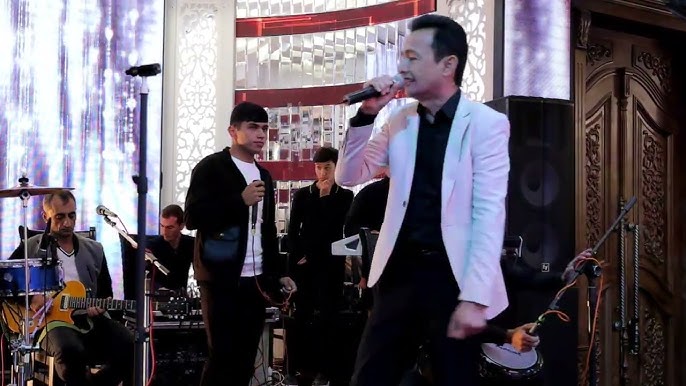 Sochli etuk ayolning porno fotosurati Mast uxlab yotgan jojalar orasidagi jinsiy aloqa