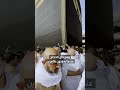 جميع المسلمون سواسية بالحج برداء أبيض من كل فج عميق جميع المسلمون سواسية بالحج برداء أبيض من كل فج عميق
