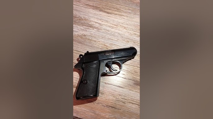 Un menor de Tarifa 'pillado' con una pistola cargada de perdigones réplica  de la de James Bond - Diario Área