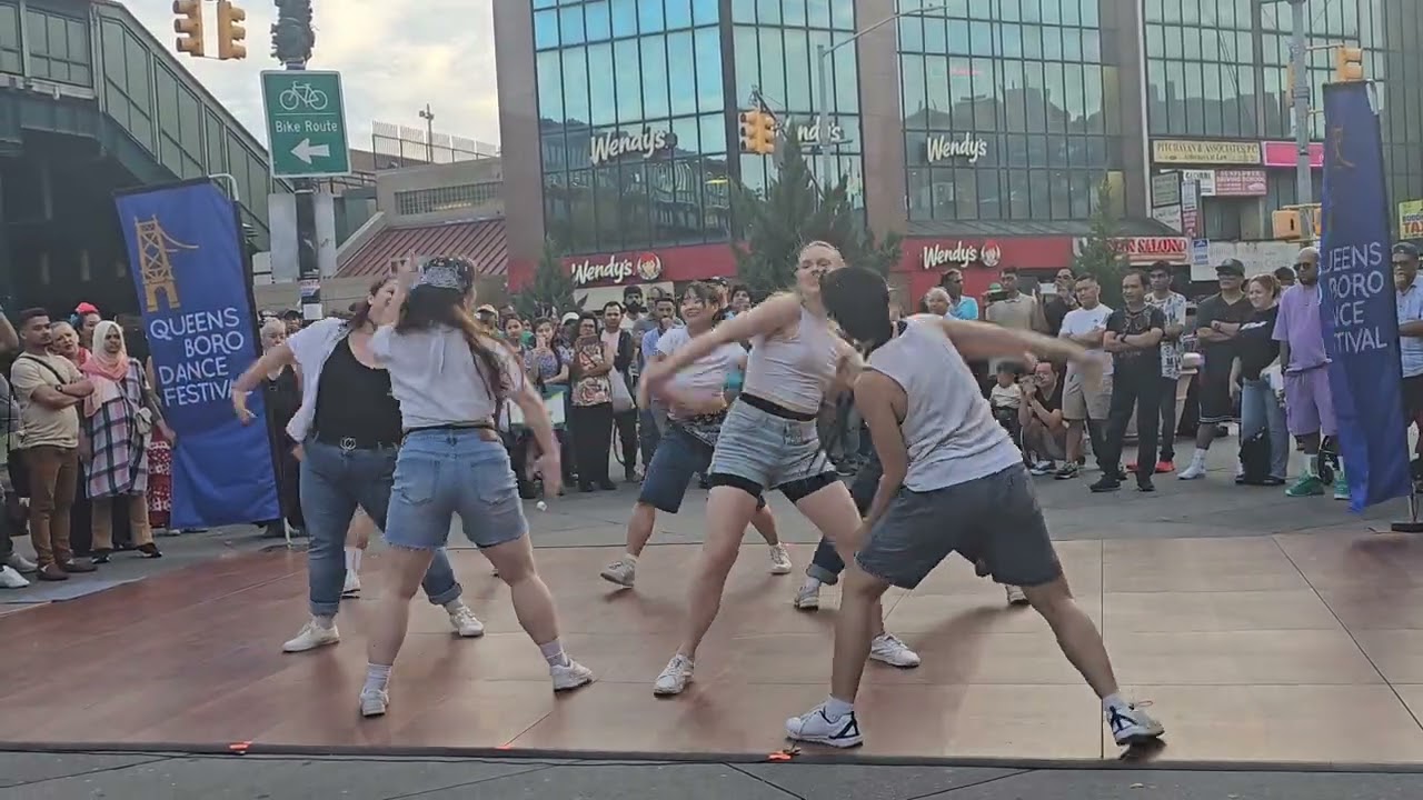 Так забавно смотреть, как они танцуют😍 mymixvid