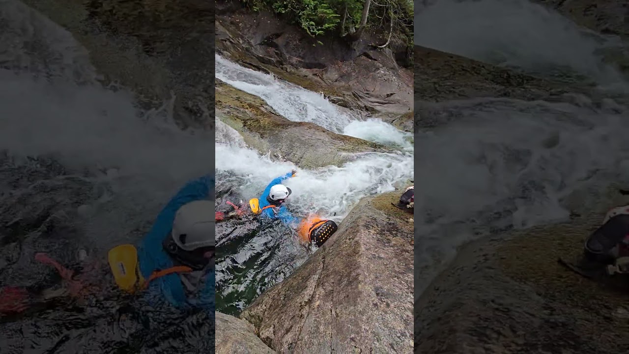 How to escape from a canyoning hydraulic using the bag dail technique. 