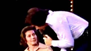 Video thumbnail of "HELEN REDDY - SONG SUNG BLUE - DUET WITH NEIL DIAMOND - THE QUEEN OF 70s POP"