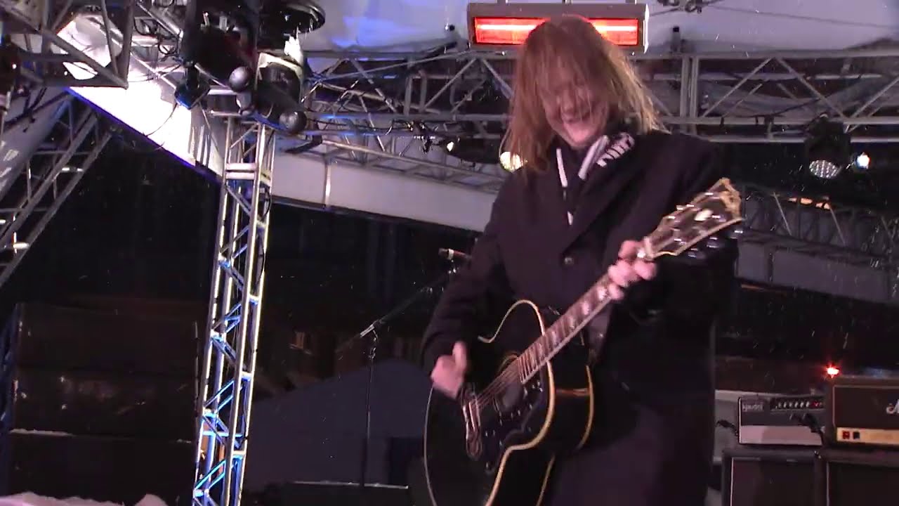 Soul Asylum - Runaway Train Live (Super Bowl Live Performance)