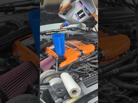 Oil change on a supercharged V10 #mechanic #repair #bmw #v10 #m6 #supercharged #oilchange #diy