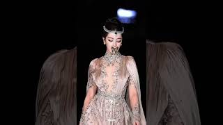 老娘一腳恨天高踩爛你的撲克臉#紅毯女王 #迪麗熱巴 #vogue #dilraba