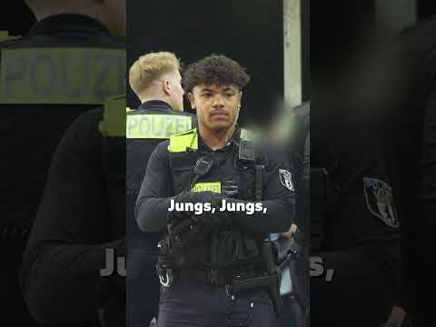sie sind überall | HUNDERTZEHN #shorts #polizei #berlin