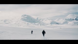 Døde menn går på ski har blitt film