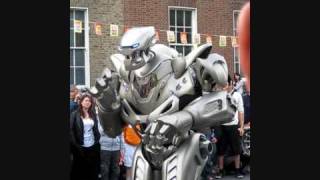 Dublin Street performers 2009 - Titan robot Resimi