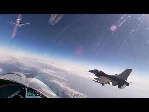 발트해 상공에서 벌어진 러시아, 나토 전투기의 도그파이트?  러시아 Tu-160 폭격기, Su-27 전투기와 덴마크 공군 F-16 전투기의 신경전
