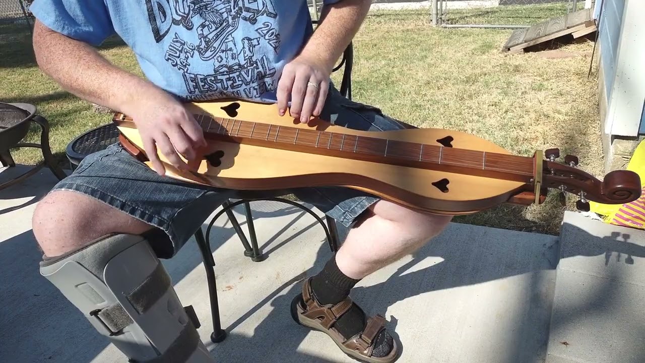 "Mister Blue Sky" cover on mountain dulcimer. playmusicontheporchday