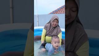 Ibu Hamil Berenang Bareng Bayi Aksa #shorts #ibuhamil #short