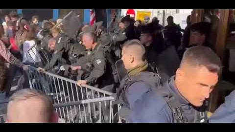 🇫🇷 #France French eco-activists wanted to disrupt totalenergies shareholder meeting in paris