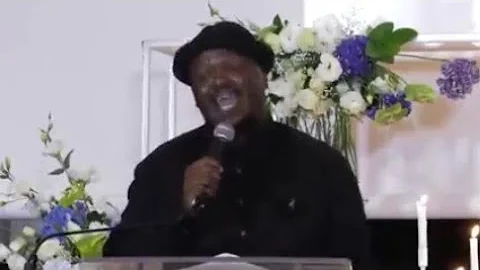 Kuli Roberts Memorial service..Skhumba makes people laugh as always 😂and says this ☝️ about kuli
