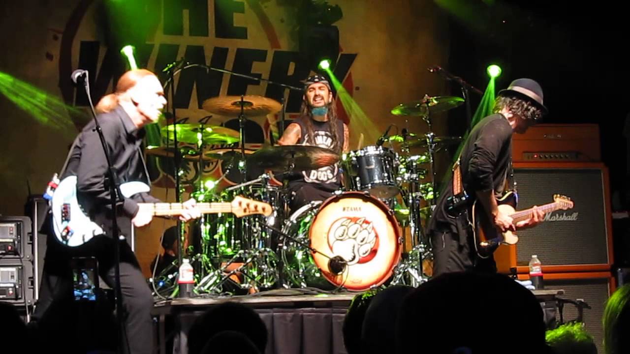 The Winery Dogs "Criminal" Rib Room Ft Smith, AR 5/20/14 YouTube