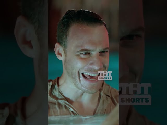 Она хотела утонуть! #тнт #shorts #сериалы #фильмы #бассейн #девушка