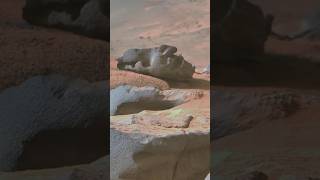Словно голова статуи на Марсе - игра света и тени