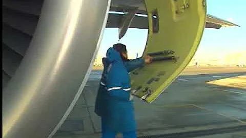 Airbus A330 Rolls Royce RR Engine   Closing of the Fan Cowl Doors