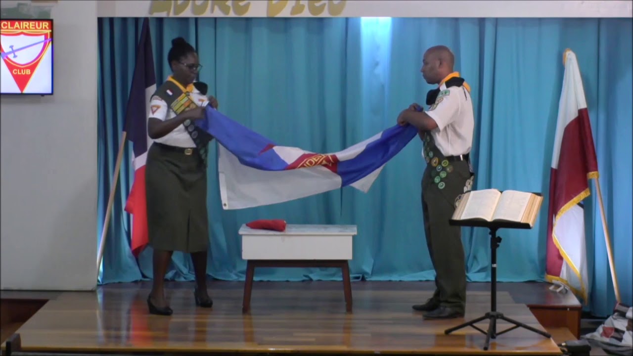 comment plier le drapeau français