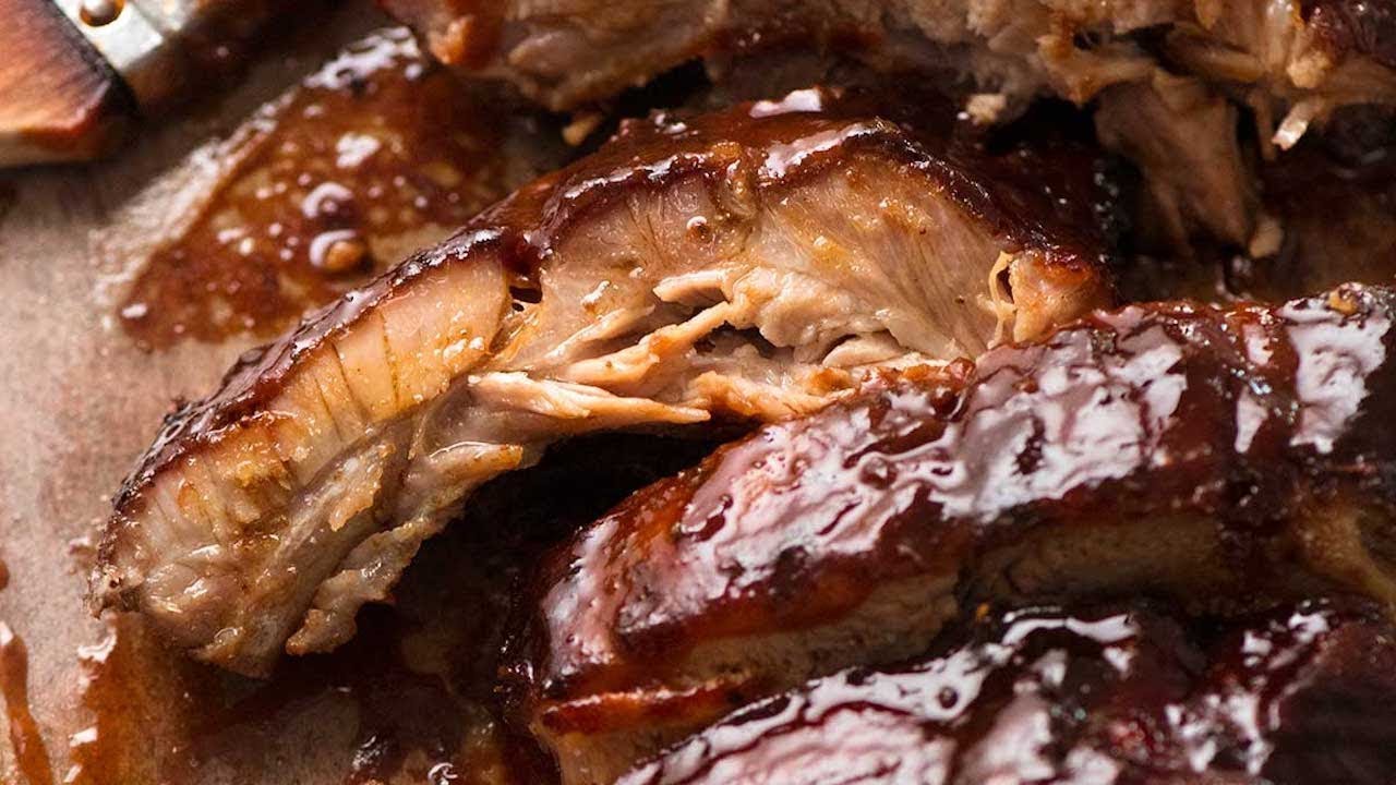 Oven Pork Ribs with sticky Barbecue Sauce!