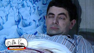 Mr. Bean ist es zu heiß zum Schlafen!