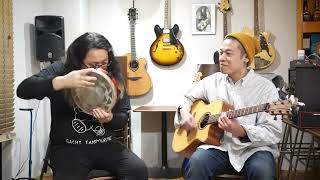 大石さんが先日の飲み会の時の忘れ物を取りにきたので、せっかくだからちょっとだけ遊んでもらいました。タンバリンかっこよす。#たきじゃわ #ガチタンバリン #アラブタンバリンとかレクっていいます