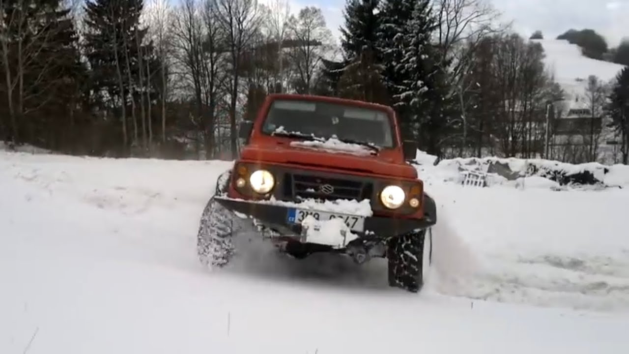 Suzuki Samurai 4x4 In Snow