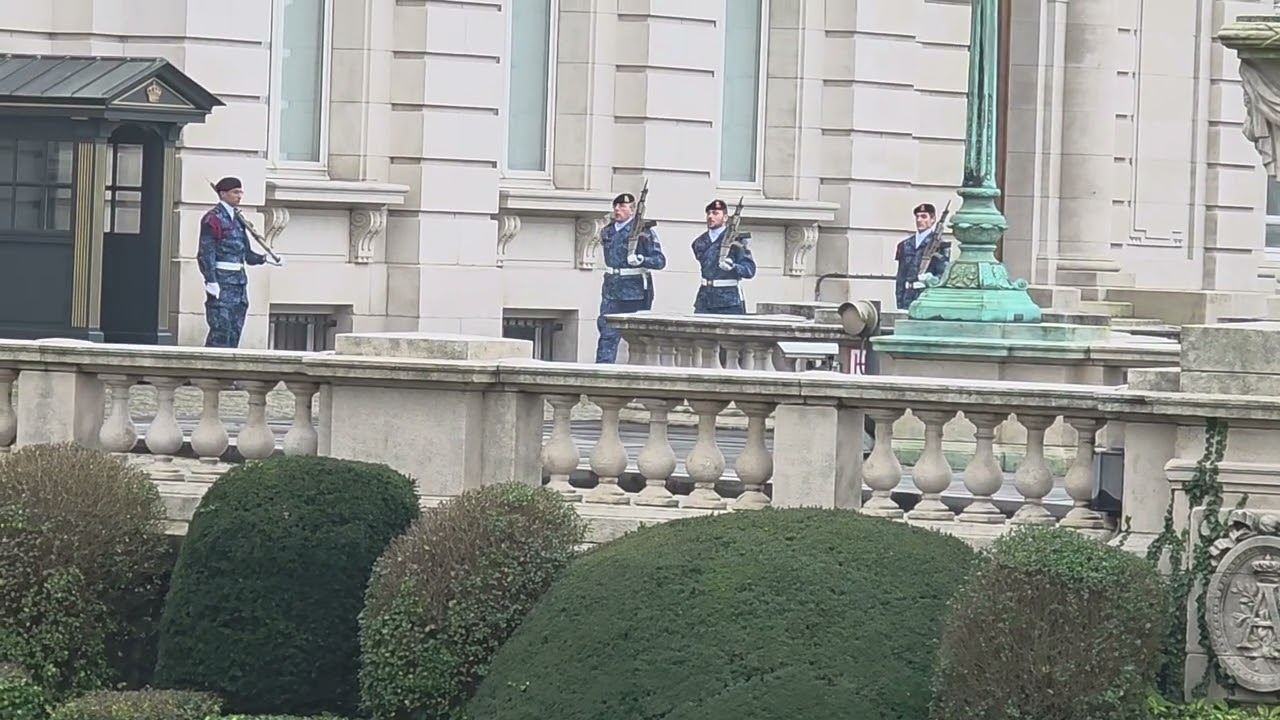 Changing of the guards at the royal palace brussels 