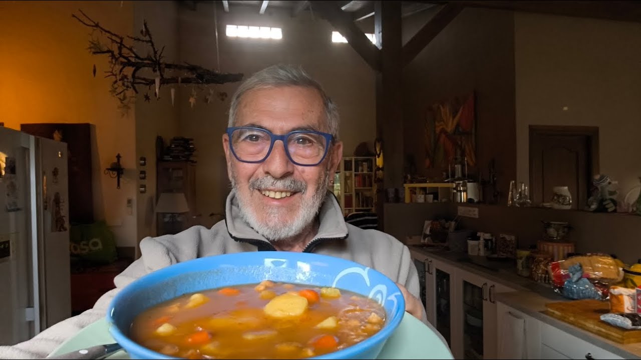 Potaje de garbanzos, muy nutritivo y fácil de hacer .