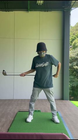 身体を使ってレイトヒットをイメージして打っています。 #golf #ゴルフ #ゴルフスイング #golfswing #回転式スイング