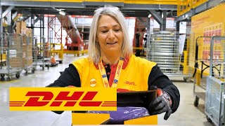 Découvrez le métier de Mélanie, Agent de quai chez DHL Express France !