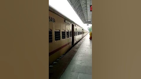 13162 Dn Blgt-koaa tebhaga express arriving Gazole