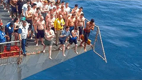 Why Navy Sailors STOPPED Jumping Off Aircraft Carrier Flight Decks - DayDayNews