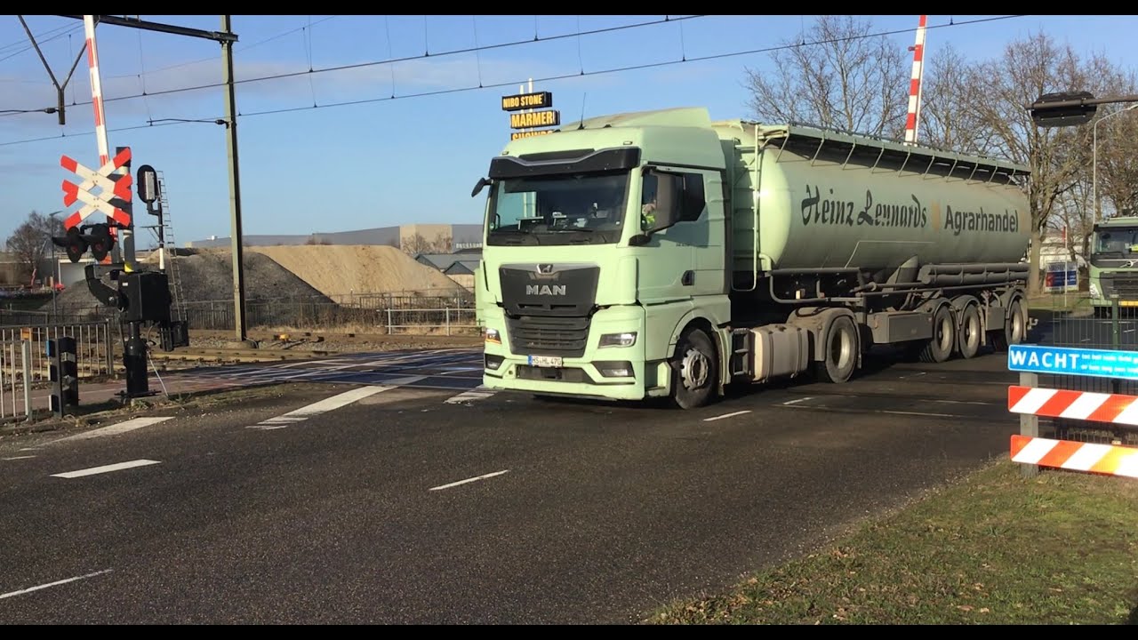 Truckspotting at Blerick the Netherlands 🇳🇱 December 30-2025 ! MAN Tanker Truck and Volvo Truck 👀🚛🚛!