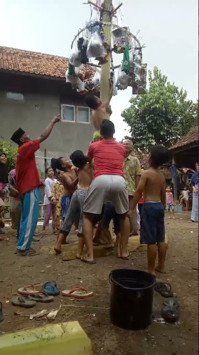 Panjat pinang celana merosot 2021