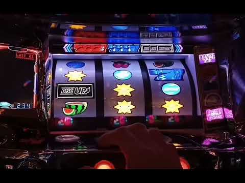 【ディスクアップ2】普段は聞かないBGMが流れたので一応撮っといた。1G連だったと思うがこの曲が流れる条件が分からん。一時3000枚になったが異色2回引いて突っ走ったら1200枚飲まれた(*_*)