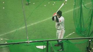 2012 巨人 宮崎キャンプ 阿部慎之助選手 マシン打撃 - YouTube