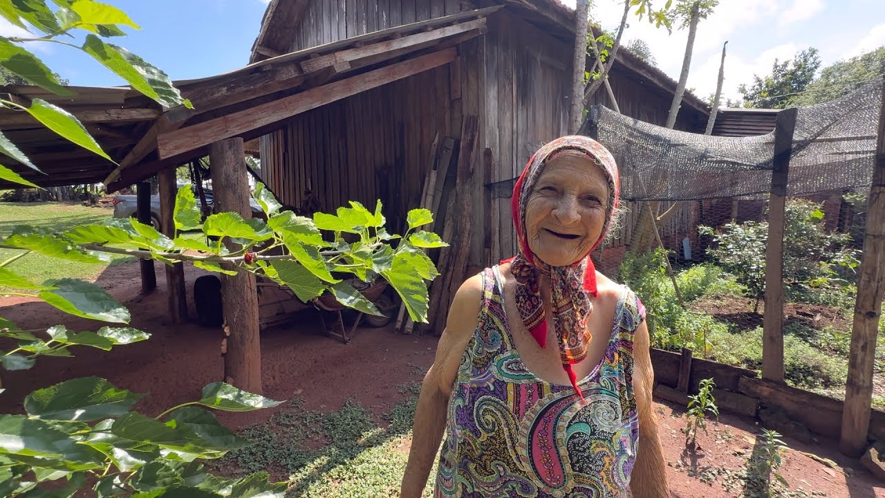 Com 90 anos dona Maria￼ nem pensa em sair da roça onde nasceu  e mora  até hoje na simplicidade…