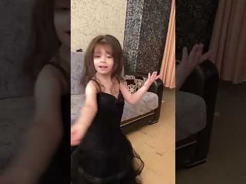 شقرا مالك زعلانه