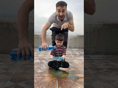 كبيت كل العصير الملون علهاتف وصدمني