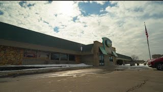 Edina Perkins serves its last meal