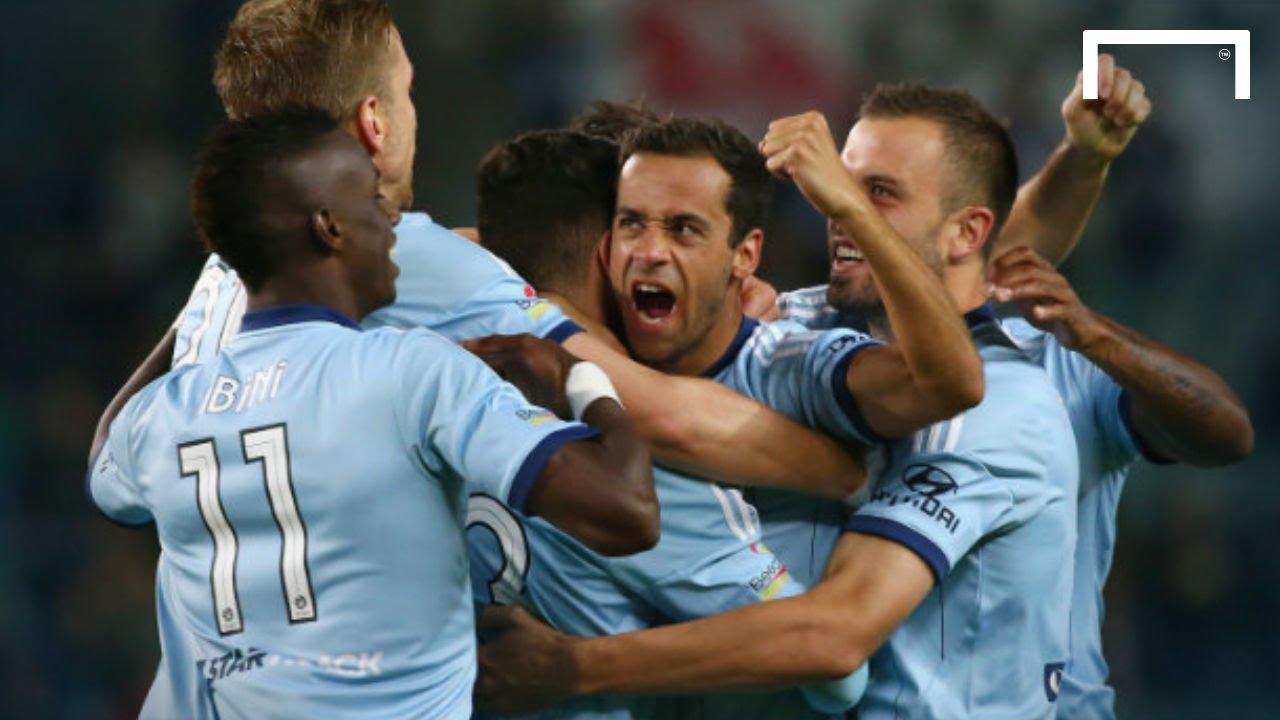 Skillful backheel goal by Brosque