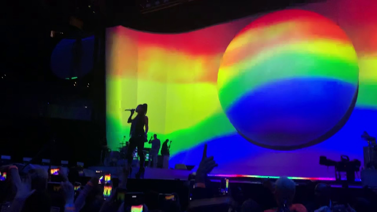 Ariana Grande SWT Brooklyn Night 3 Break Free