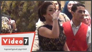 بالفيديو   شاهد رقص وزغاريد الفنانة «روجينا» فى حفل زفاف شقيقتها