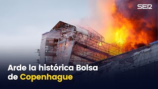 Arde el histórico edificio del siglo XVII de la Bolsa de Copenhague by Cadena SER 1,005 views 9 days ago 2 minutes, 21 seconds