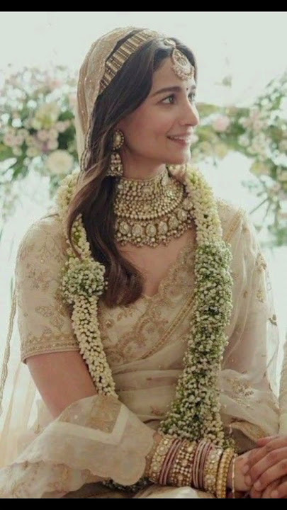 sabya saachi stunning weeding saree of alia bhatt|fashionandflair #sabyasachisaree#aliabhatt#wedsare