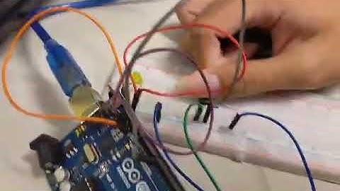 Arduino 按鈕控制LED燈明暗
