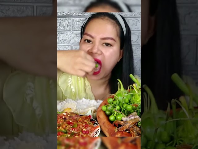 sambal kemangi, oseng udang, telor asin plus lalapan