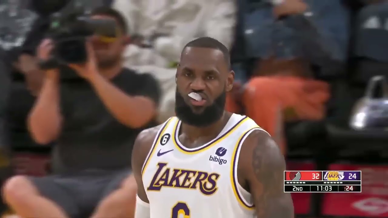 LeBron James AIR BALLS this logo 3 so bad it didn't even hit the net 😂