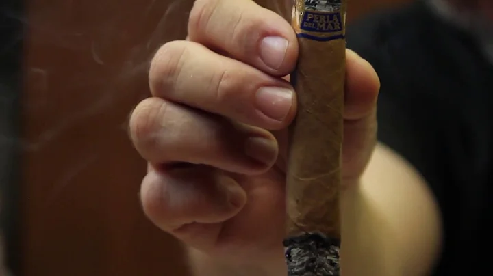 Perla Del Mar - Corona Cigar Product Review